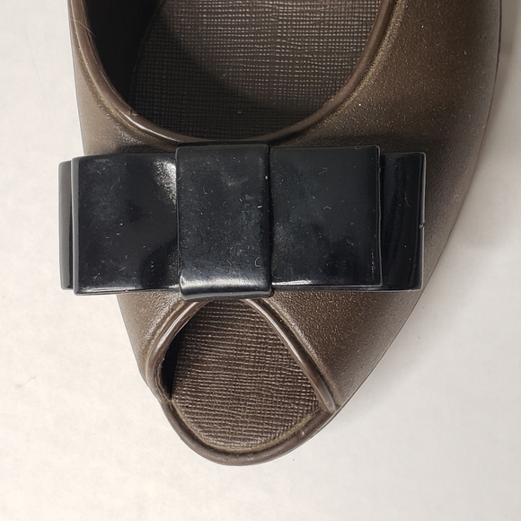 Oka B. waterproof wedge sandals, sz Medium, bow - Picture 4 of 16
